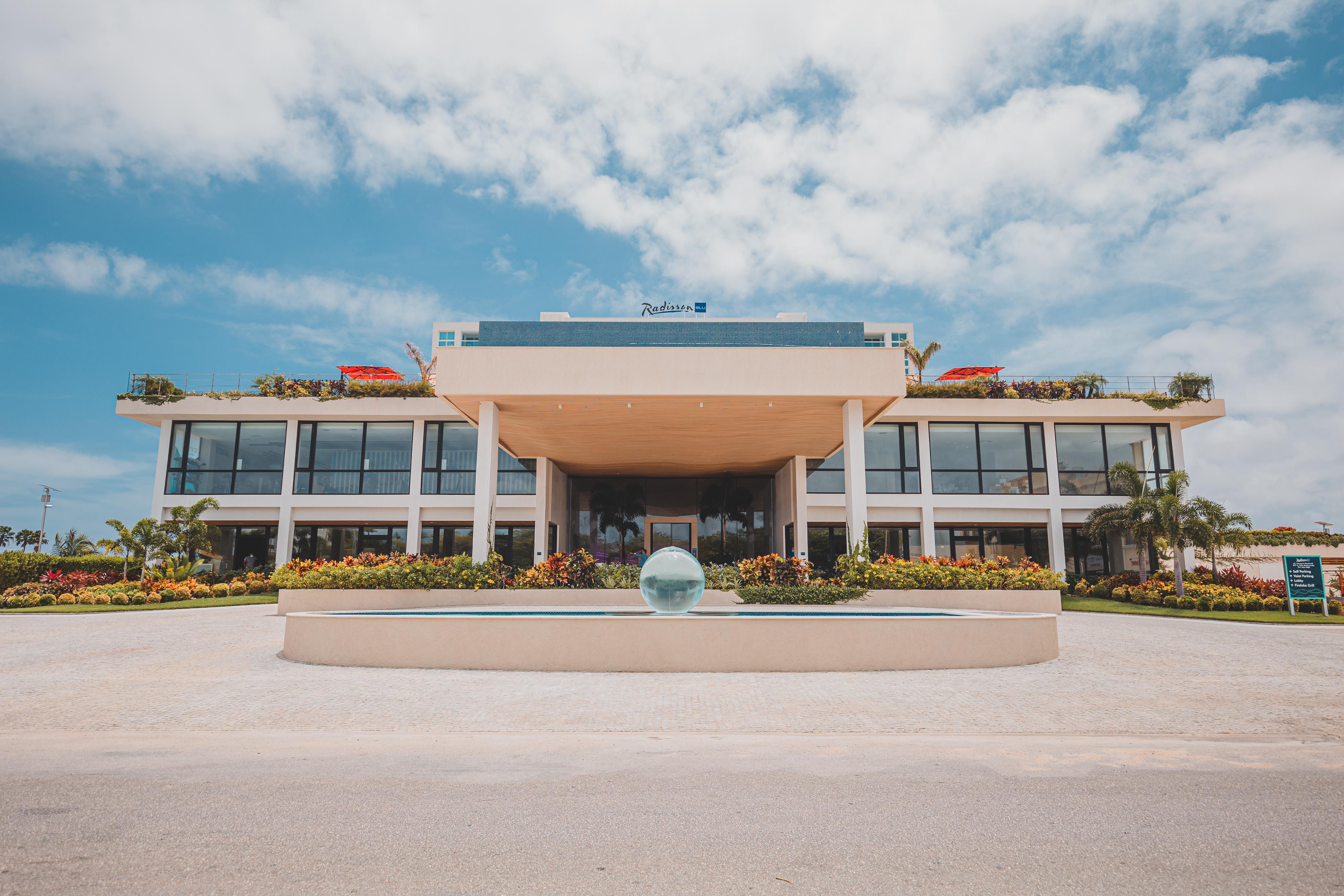 فندق Radisson Blu Aruba شاطئ بالم المظهر الخارجي الصورة